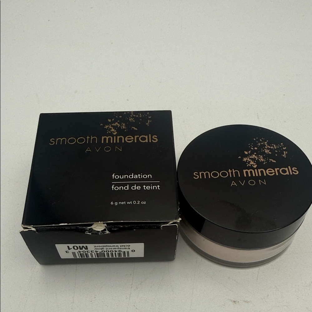 Avon discontinued Smooth Minerals Loose Foundation transparent glow M01 sealed